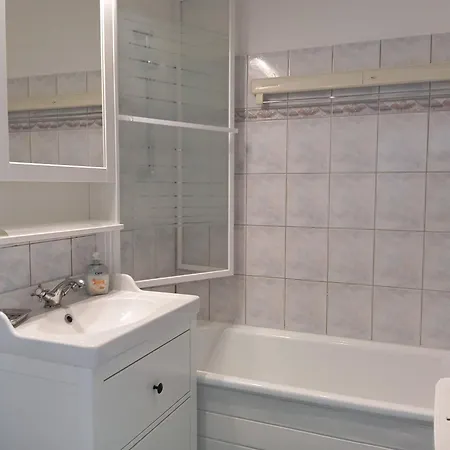 4 Personnes Plein Centre Avec Balcon Апартаменты