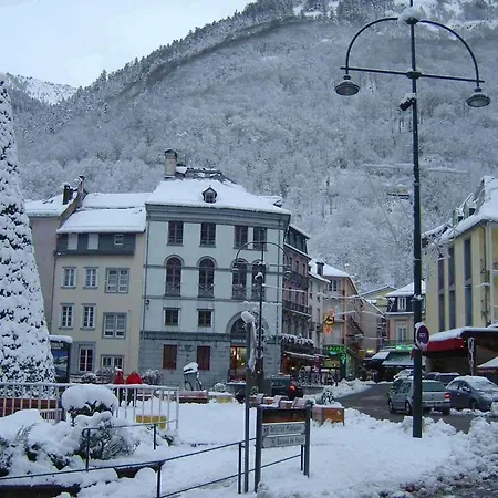 4 Personnes Plein Centre Avec Balcon * Cauterets