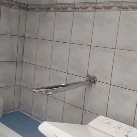 4 Personnes Plein Centre Avec Balcon Cauterets